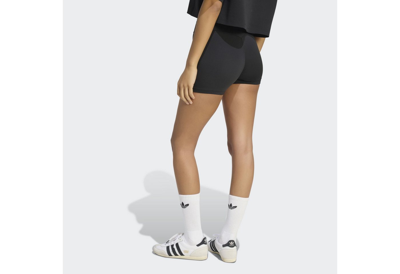adidas Originals Shorts ESSENTIALS, POLYESTER sportlicher Stil, ohne Verschluss, aus Polyester, enger Schnitt – Bild 2 von 5