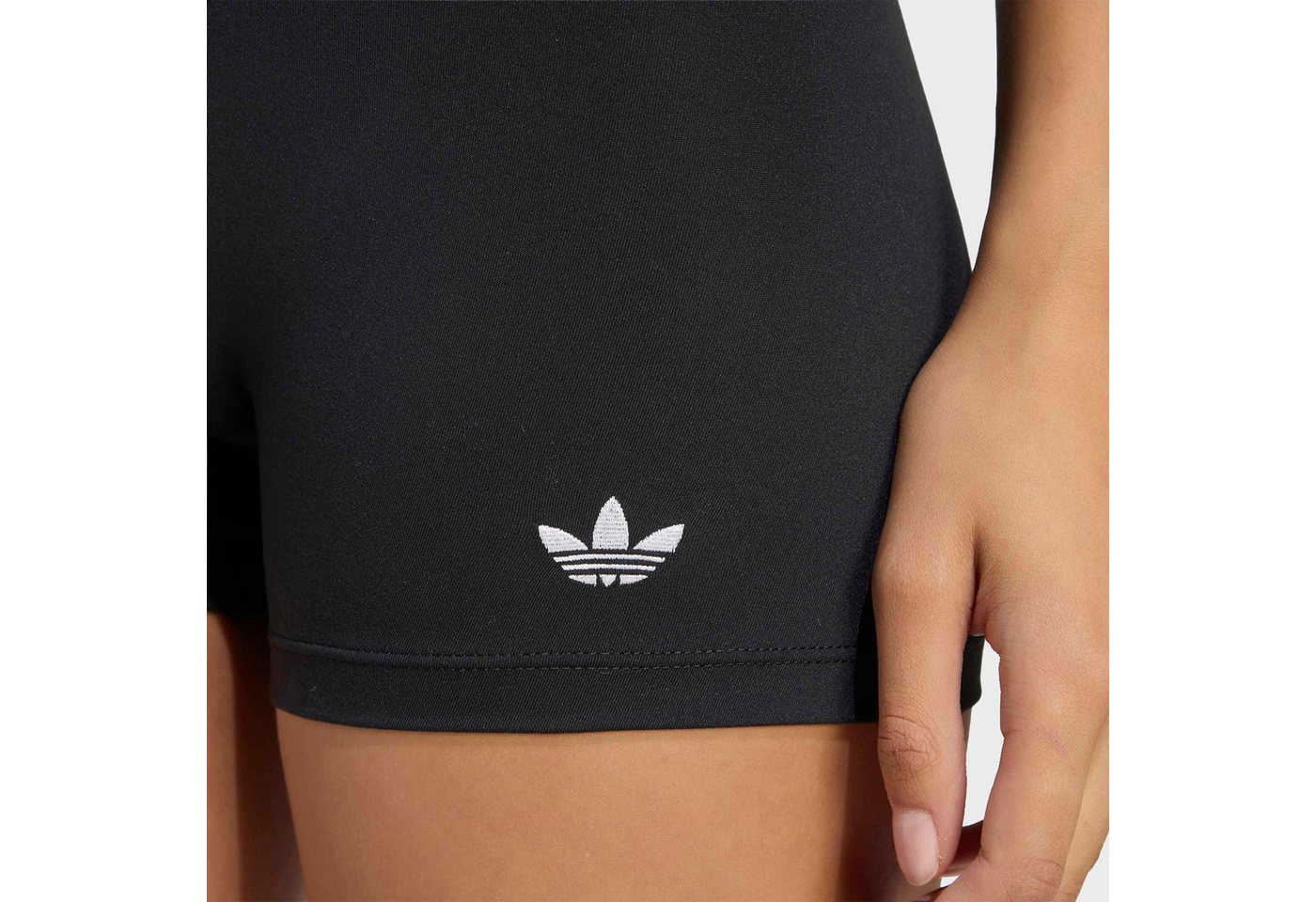 adidas Originals Shorts ESSENTIALS, POLYESTER sportlicher Stil, ohne Verschluss, aus Polyester, enger Schnitt – Bild 3 von 5