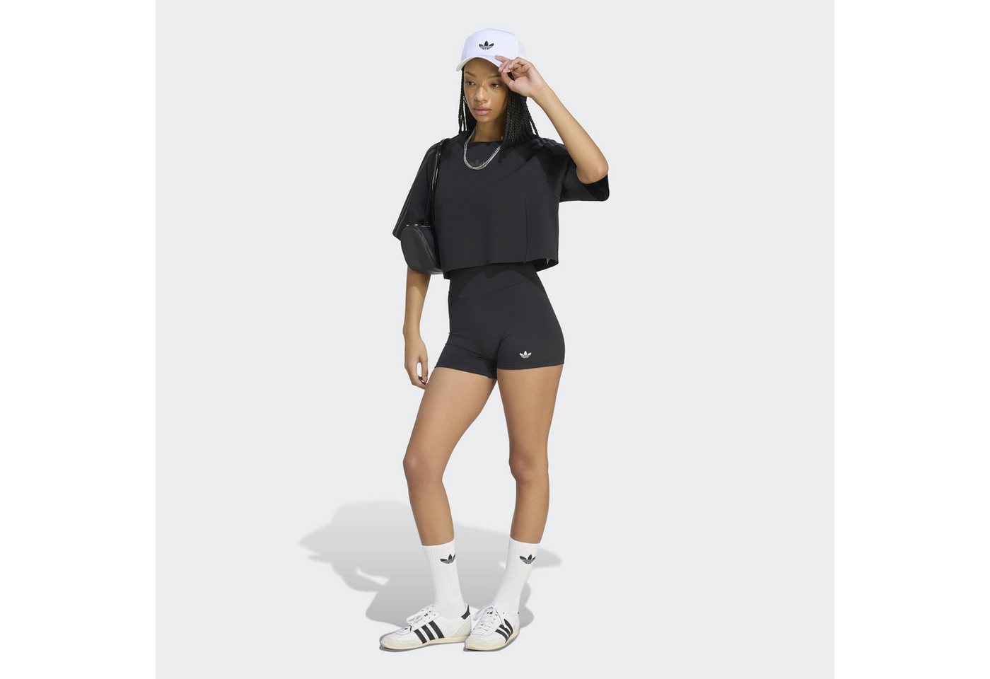 adidas Originals Shorts ESSENTIALS, POLYESTER sportlicher Stil, ohne Verschluss, aus Polyester, enger Schnitt – Bild 5 von 5