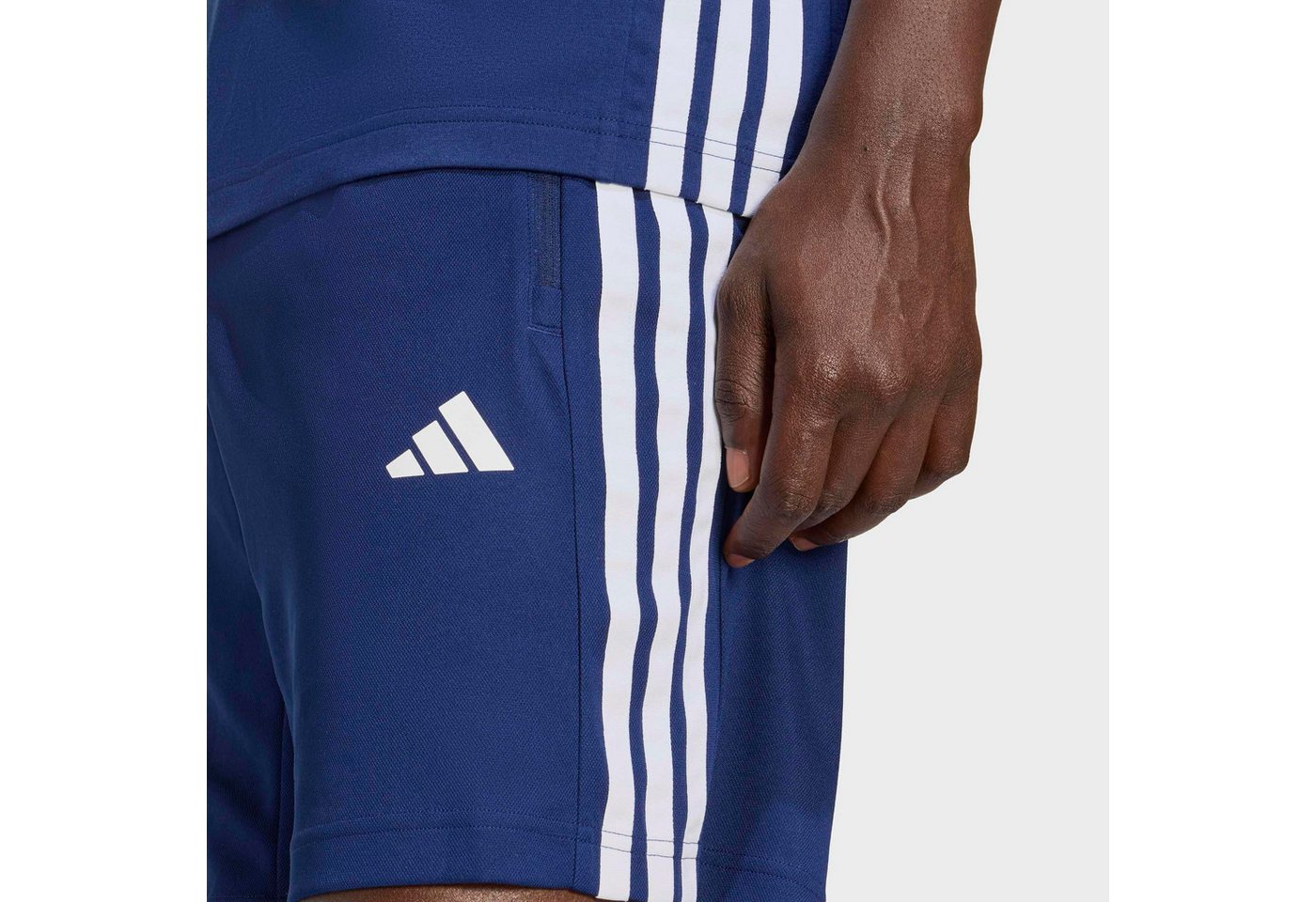 adidas Performance Shorts WORKOUT ESSENTIALS BASE 3-STREIFEN PIKEE-, 23 CM sportlicher Stil, für sportliche Aktivitäten, aus Polyester – Bild 4 von 5