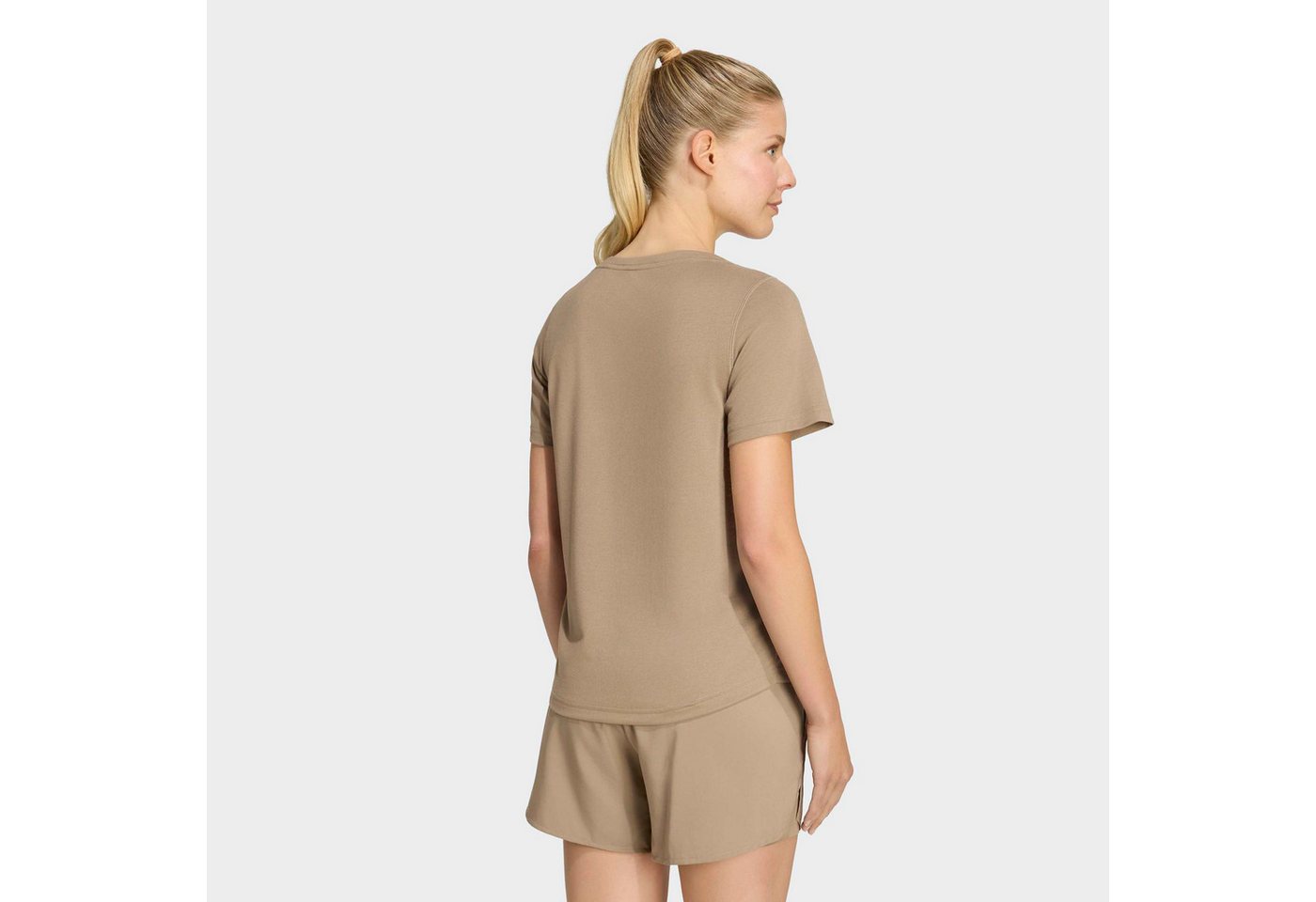adidas Performance T-Shirt WORKOUT ESSENTIALS MIT TIEFEM AUSSCHNITT für sportliche Looks im Alltag und beim Training, ohne Verschluss – Bild 2 von 5