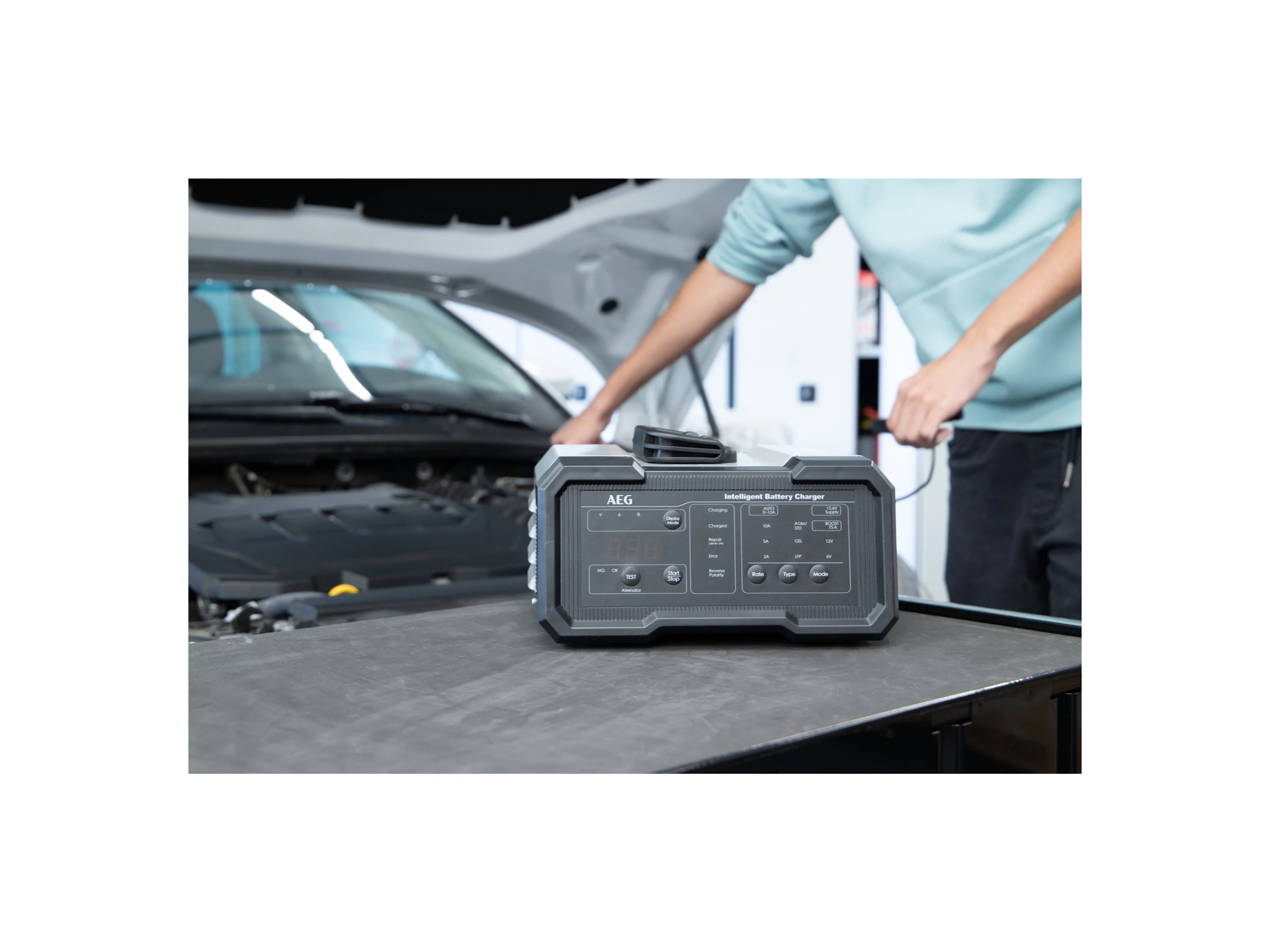 AEG Batterieladegerät (CW 10) – Bild 4 von 4