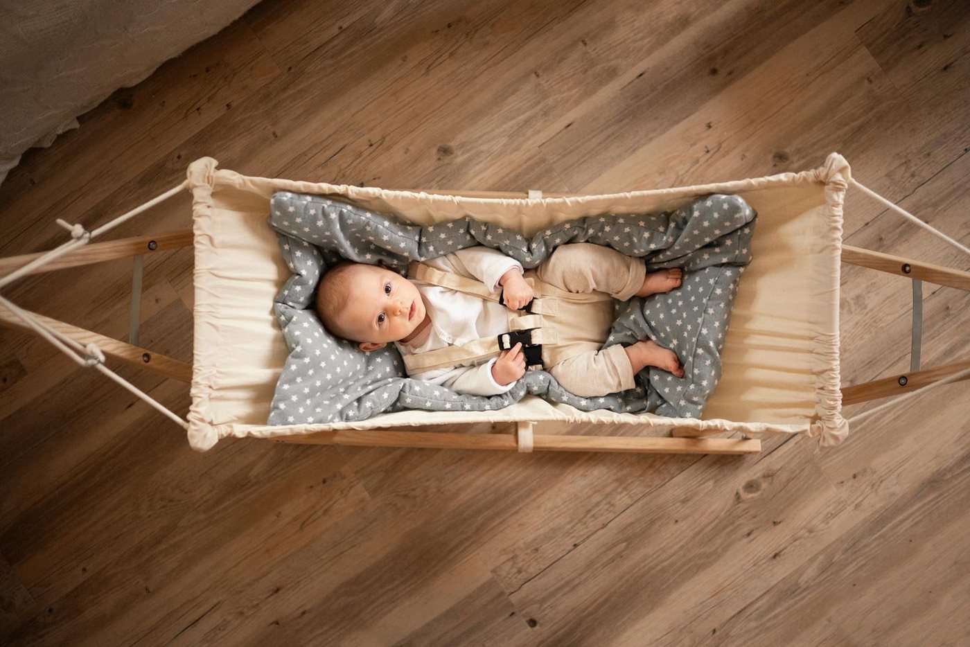 Amazonas Hängematte Koala Babyhängematte Royal-Set mit Holzgestell & Inlay, TÜV-geprüft – Bild 2 von 5
