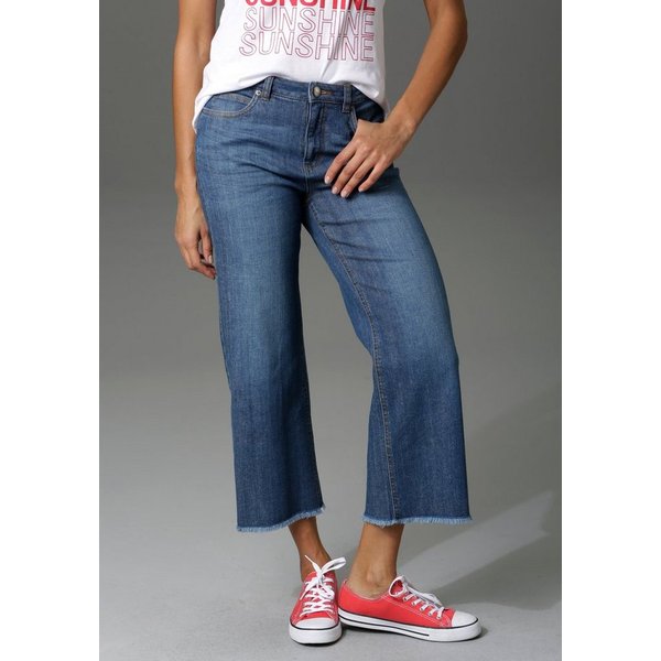Aniston CASUAL 7/8-Jeans mit leicht ausgefranstem Beinabschluss