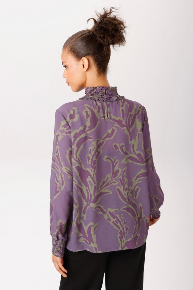 Aniston CASUAL Schlupfbluse mit großflächigen, grafischen Blättern bedruckt - NEUE KOLLEKTION – Bild 2 von 5