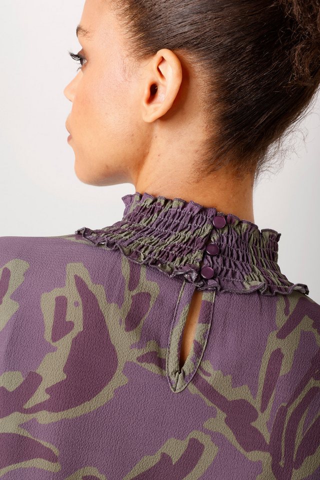Aniston CASUAL Schlupfbluse mit großflächigen, grafischen Blättern bedruckt - NEUE KOLLEKTION – Bild 4 von 5