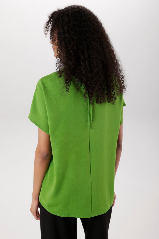 Aniston SELECTED Schlupfbluse in extra weiter Form und weicher Crinkleware - NEUE KOLLEKTION – Bild 2 von 5