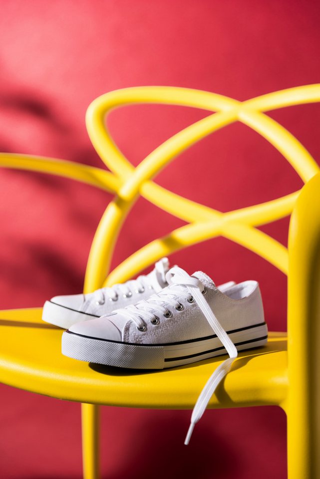Aniston SHOES Sneaker Freizeitschuh, Sneaker mit klassischen umlaufenden schwarzen Streifen – Bild 2 von 5