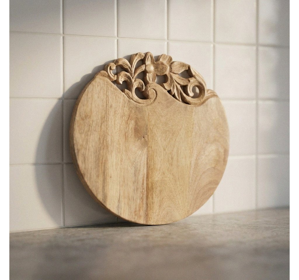 Antikas Wanddekoobjekt Servierbrett aus Holz, natur, rund, handgeschnitztes Blütenmotiv – Bild 2 von 4