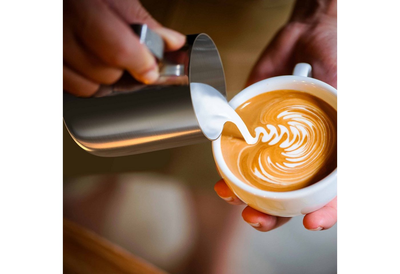 Arendo Milchkännchen Edelstahl, mit Messskala, Milchkanne zum Aufschäumen von Milchschaum, 0,35 l, (1-St), für Milchschaum, Latte Art und Barista-Kaffee zuhause – Bild 3 von 5