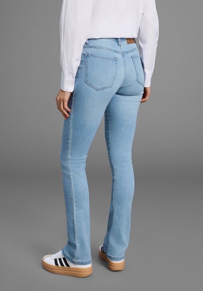Arizona Bootcut-Jeans Baby-Boot Bootcut-Stil, figurbetonte Passform, mit Used-Effekten – Bild 2 von 5
