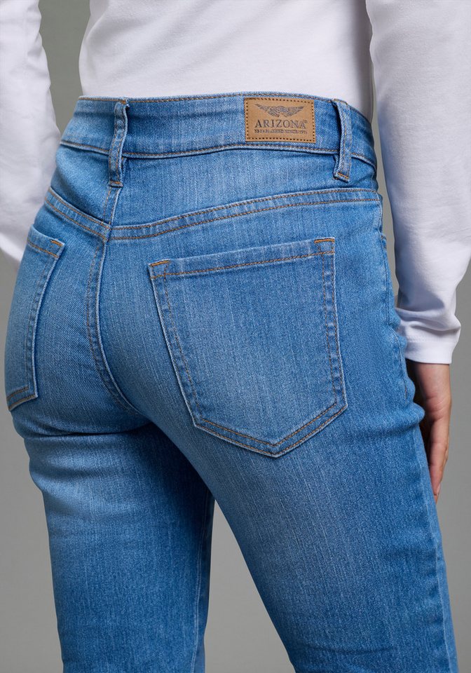 Arizona Bootcut-Jeans Baby-Boot Bootcut-Stil, figurbetonte Passform, mit Used-Effekten – Bild 3 von 5