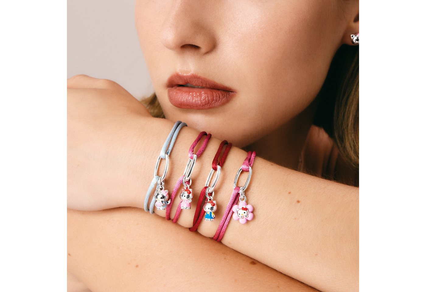 THOMAS SABO Armband THOMAS SABO ♡ Hello Kitty Textilarmband Blume, Emaille – Bild 4 von 4