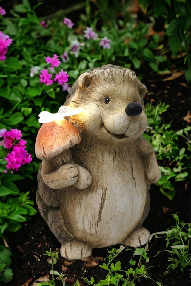 Arnusa Gartenfigur Solarlampe Igel mit Schmetterling Holzoptik Gartendeko 33,5 cm groß, (33,5 x 26 x 24 cm), mit Solarbeleuchtung, 3 Kg – Bild 3 von 5