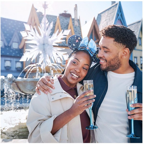 Jochen Schweizer Erlebnisgutschein Disneyland® Paris für 2 (1 Nacht), Disneyland Kurztrip mit Paris-Flair