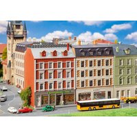 2 sanierte Stadthäuser mit Ladengeschäften – Ansicht 1