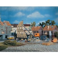 Abbruchhaus mit Bagger – Ansicht 1