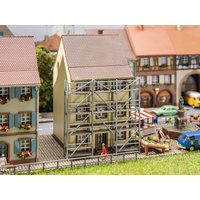 Altstadthaus mit Gerüst – Ansicht 1