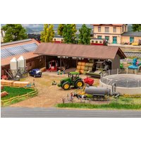 Geräteunterstand, Güllegrube und Futtermittelsilos – Ansicht 1