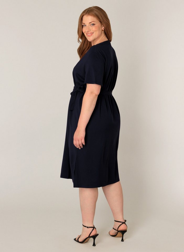 Base Level Curvy Sommerkleid mit Bindegürtel – Bild 2 von 5