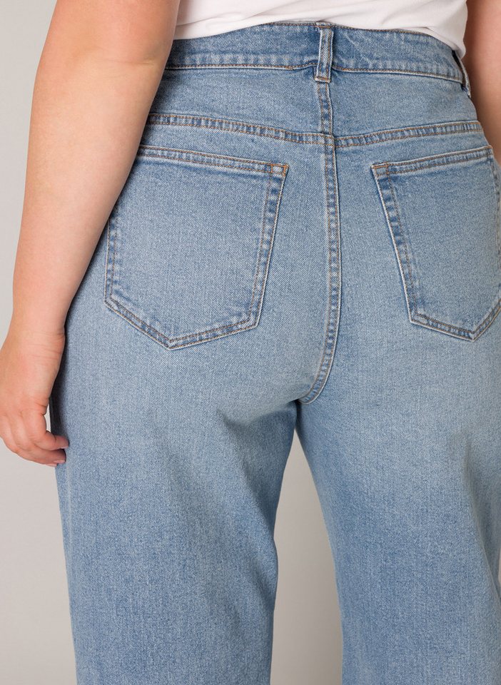 Base Level Curvy Weite Jeans in großen Größen – Bild 2 von 5