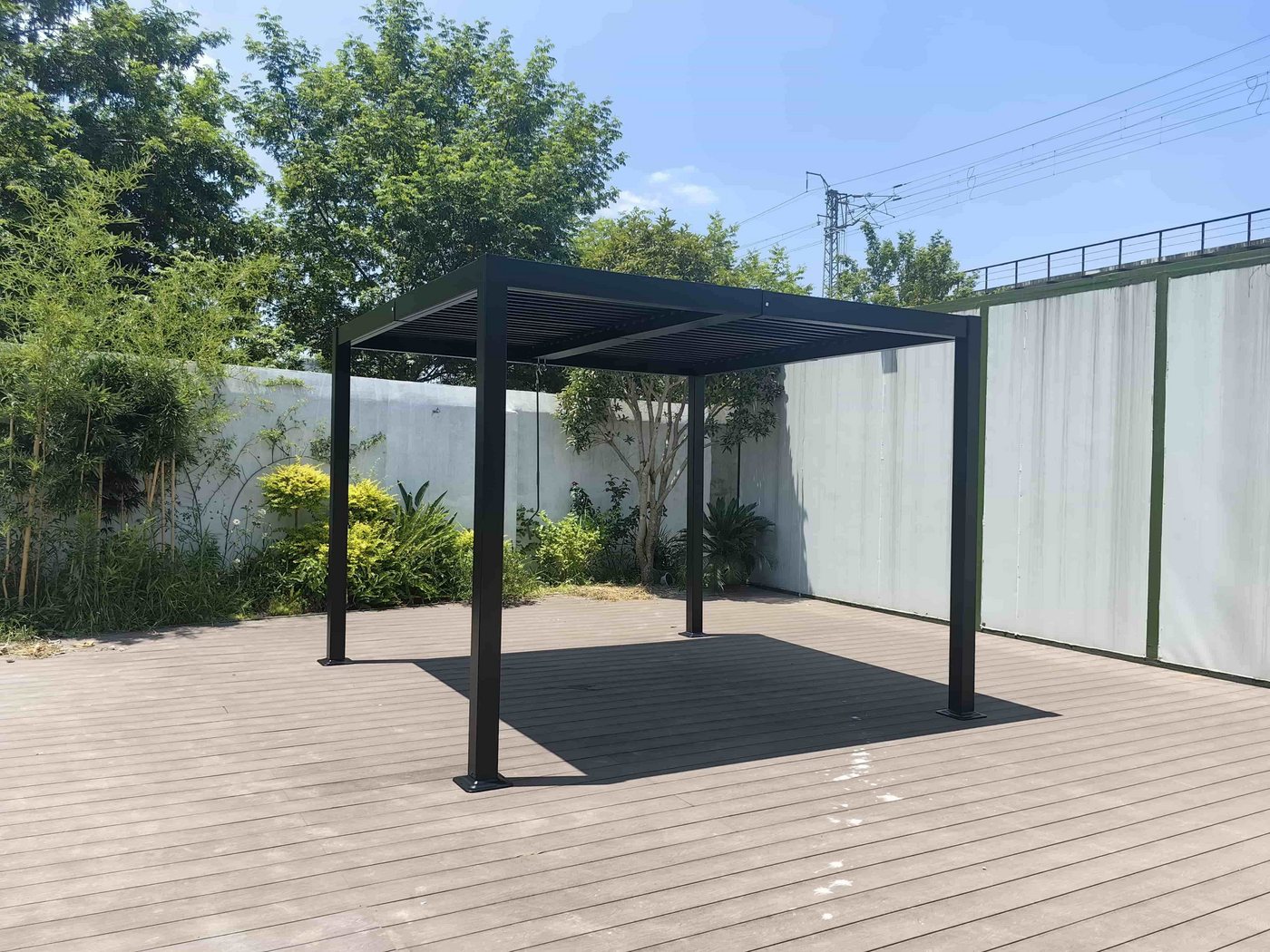 BBG Pavillon Aluminium Eisen Lamellendach mit stabilen 100x100mm Pfosten, (pulverbeschichtetem Rahmen und wetterfesten Eisen-Lamellen für langlebigen Sonnenschu – Bild 4 von 5