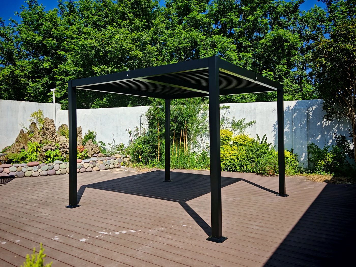 BBG Pavillon Aluminium Eisen Lamellendach mit stabilen 100x100mm Pfosten, (pulverbeschichtetem Rahmen und wetterfesten Eisen-Lamellen für langlebigen Sonnenschu – Bild 5 von 5