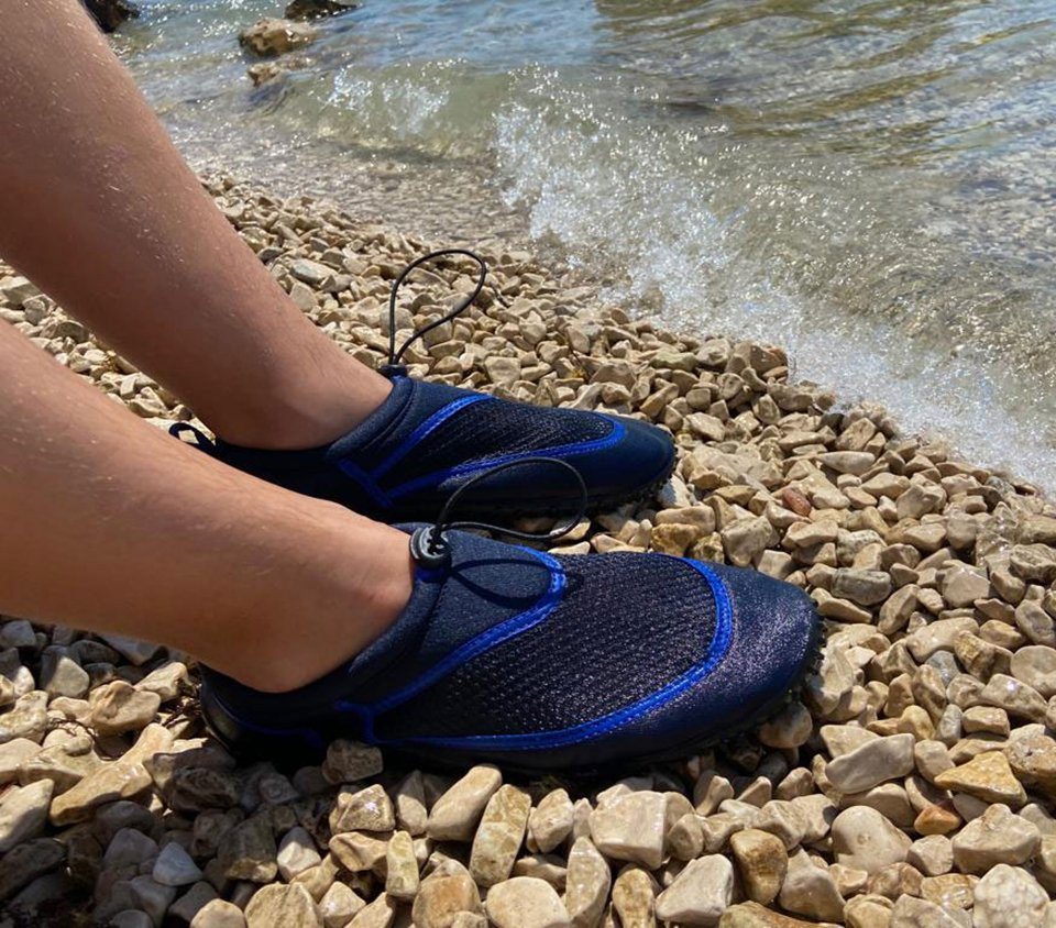 Beck Badeschuh Aqua Badeschuh (leichte, flexible, stabile Schuhe, für geschützte Füße an Pool und Strand) rutschfeste flexible Laufsohle, schnelltrocknend – Bild 4 von 5