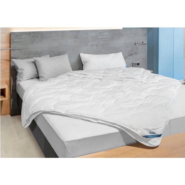 Beco Microfaserbettdecke, Füllung: Polyester, Bezug: Polyester, Bettdecke 135x200cm, allergiker geeignet (Hausstauballergiker)