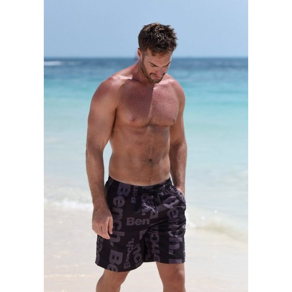Bench. Badeshorts kurze oder lange Form