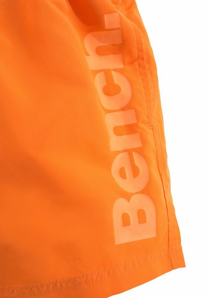 Bench. Badeshorts mit seitlichem Logoschriftzug – Bild 5 von 5