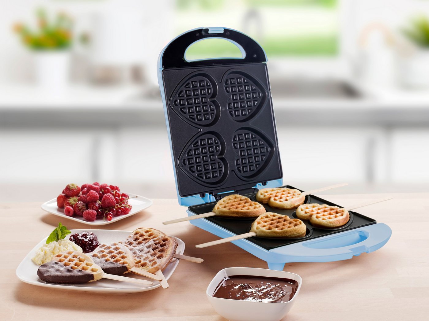 bestron Waffeleisen DSW271, 780 W, Herzwaffeln am Stiel – 780 W, inkl. Stäbchen – Bild 2 von 4
