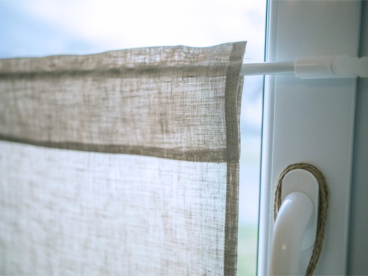 beties Scheibengardine Leinen (1 St), Stangendurchzug, halbtransparent, 100% Leinen, Bistrogardine 45x85 cm Landhausstil mit Tunnelaufhängung Fertiggardine – Bild 2 von 5
