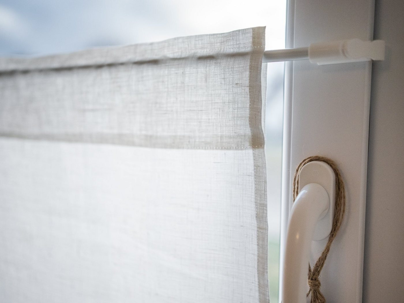 beties Scheibengardine Leinen (1 St), Stangendurchzug, halbtransparent, 100% Leinen, Bistrogardine 45x85 cm Landhausstil mit Tunnelaufhängung Fertiggardine – Bild 2 von 5