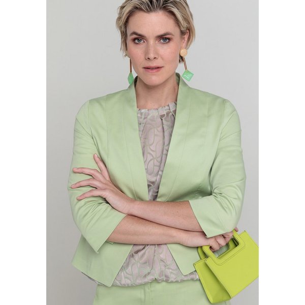 bianca Kurzblazer ABBY in moderner Länge und cooler Trendfarbe