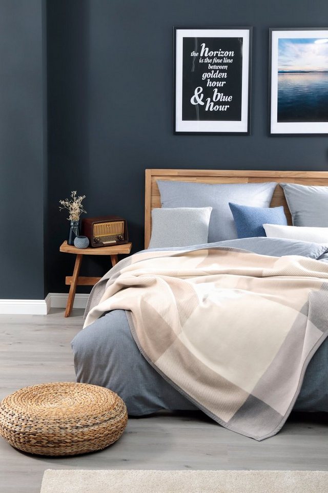 Wohndecke Across beige, karierte Kuscheldecke in 150x200, Decke aus Baumwoll-Mix, Biederlack, Made in Germany – Bild 3 von 5