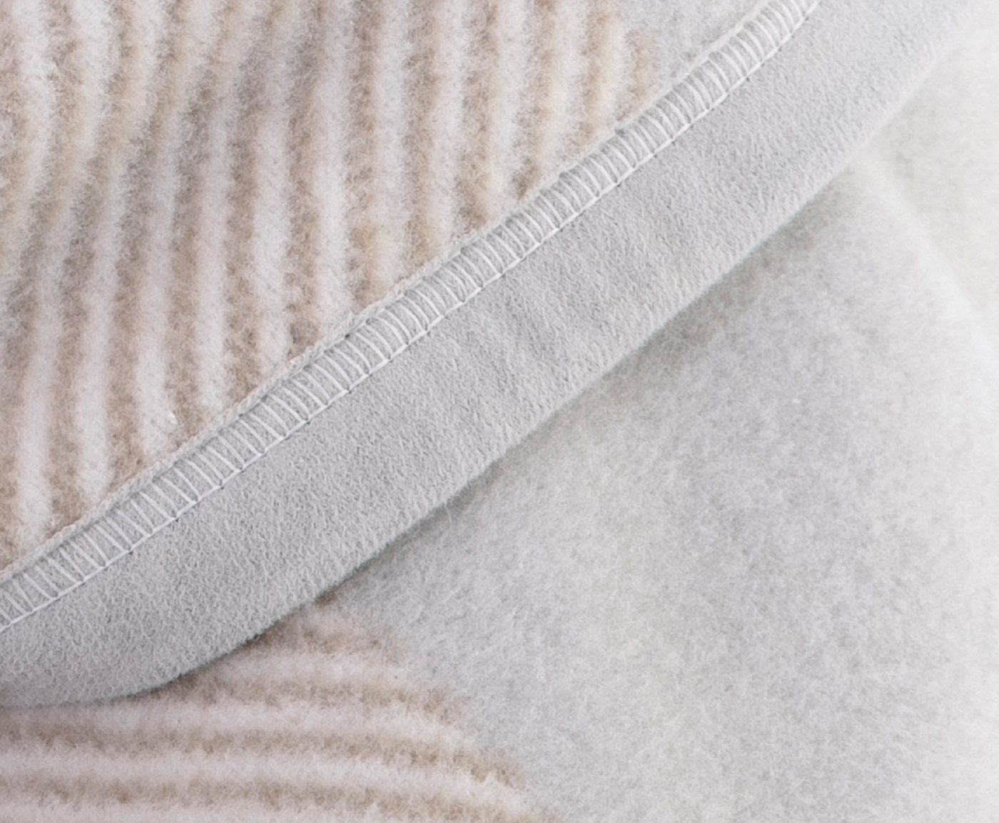 Wohndecke Check cream, karierte Kuscheldecke in 150x200, Decke aus Baumwoll-Mix, Biederlack, Made in Germany – Bild 5 von 5