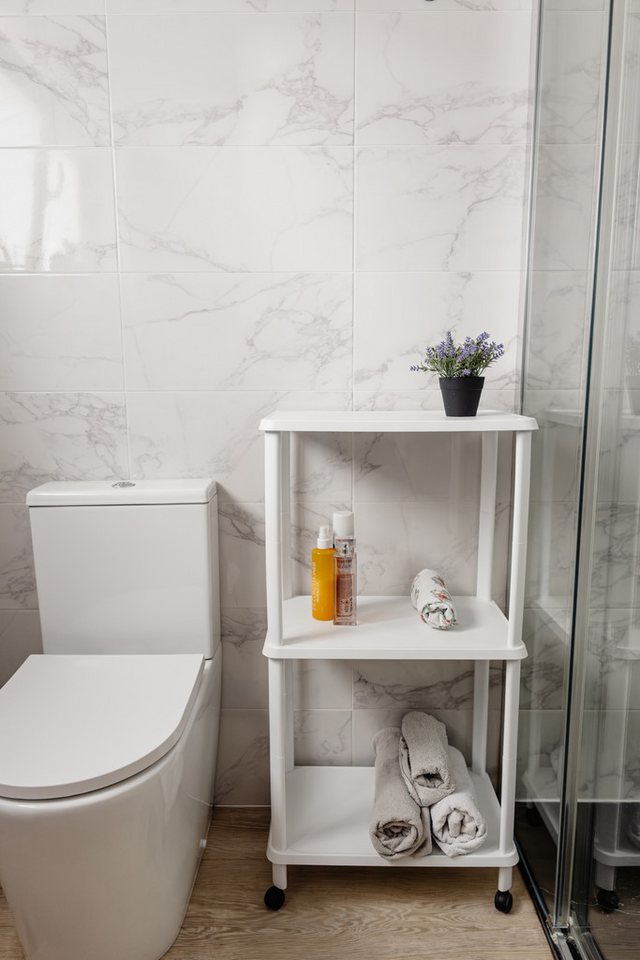 Bischof Badregal Amico II, Stabil, mobil, agil und zu 100% aus recycletem Material. – Bild 2 von 5