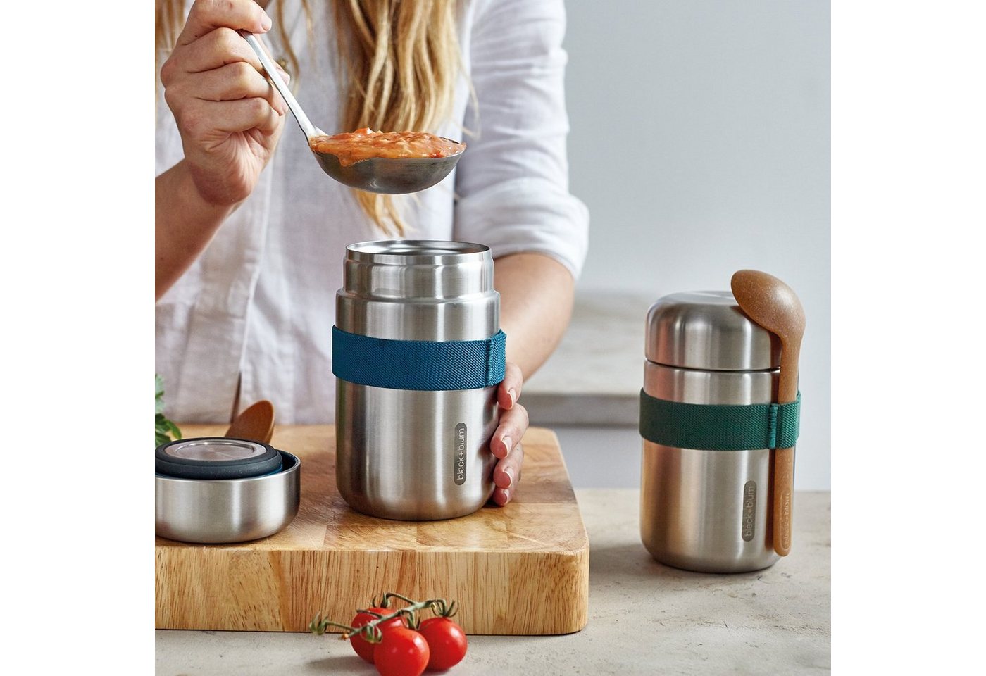black+blum Thermobecher Food Flask, Edelstahl, hält Speisen lange heiß, auslaufsicher, inkl. Löffel, 400 ml – Bild 4 von 4