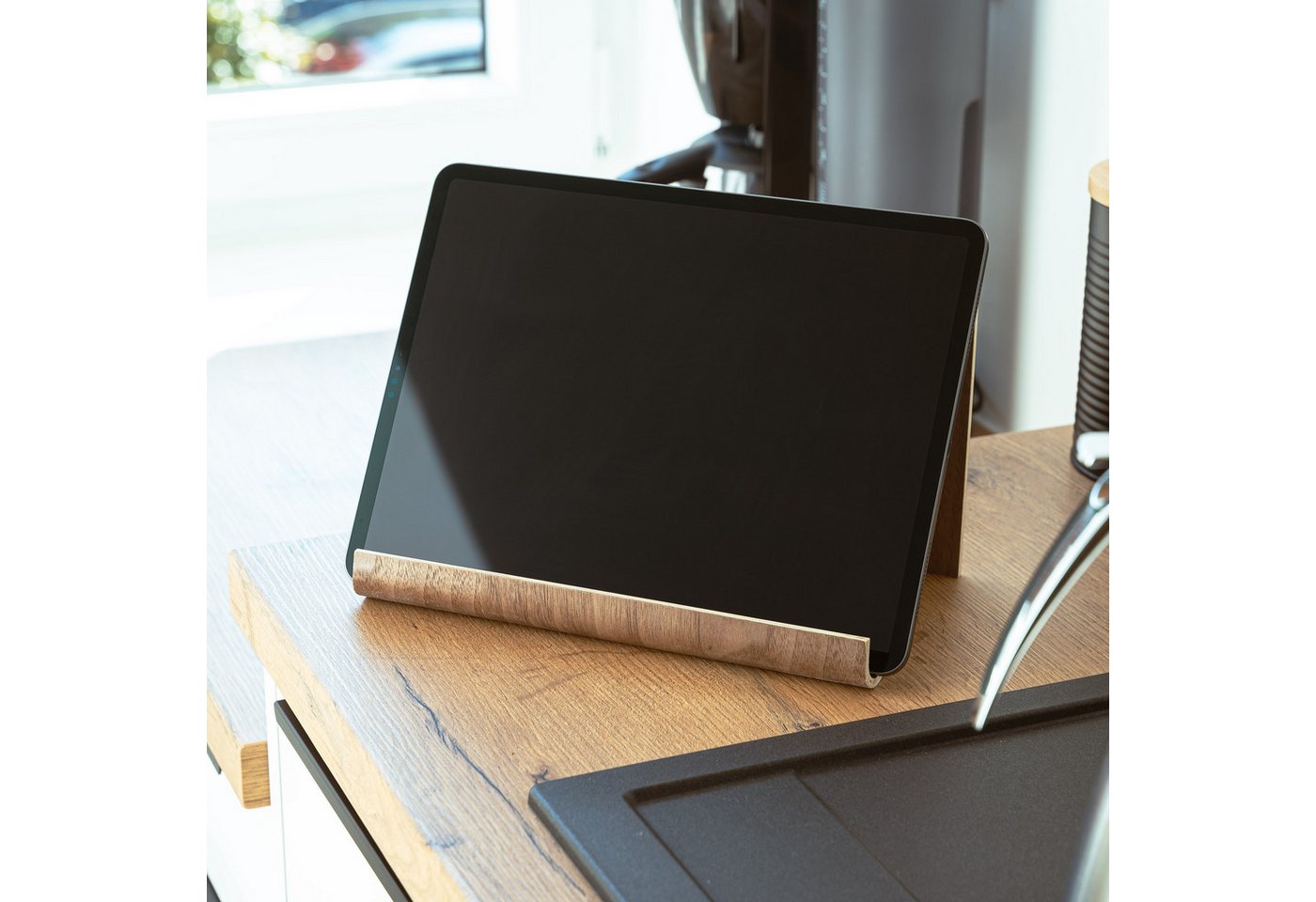 BONETTI Tablet-Ständer Tablet-Halter aus Holz, ca. 26 x 16 cm, auch als Buchständer nutzbar, (bis 12,9 Zoll, modernes, geschwungenes Design - handlich und leich – Bild 5 von 5
