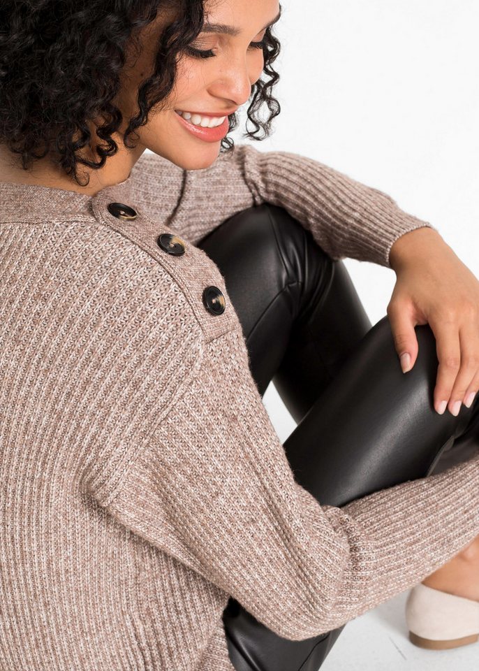 bonprix Strickpullover in Melange-Optik, leicht überschnittene Schultern mit Knopfverzierung – Bild 4 von 5