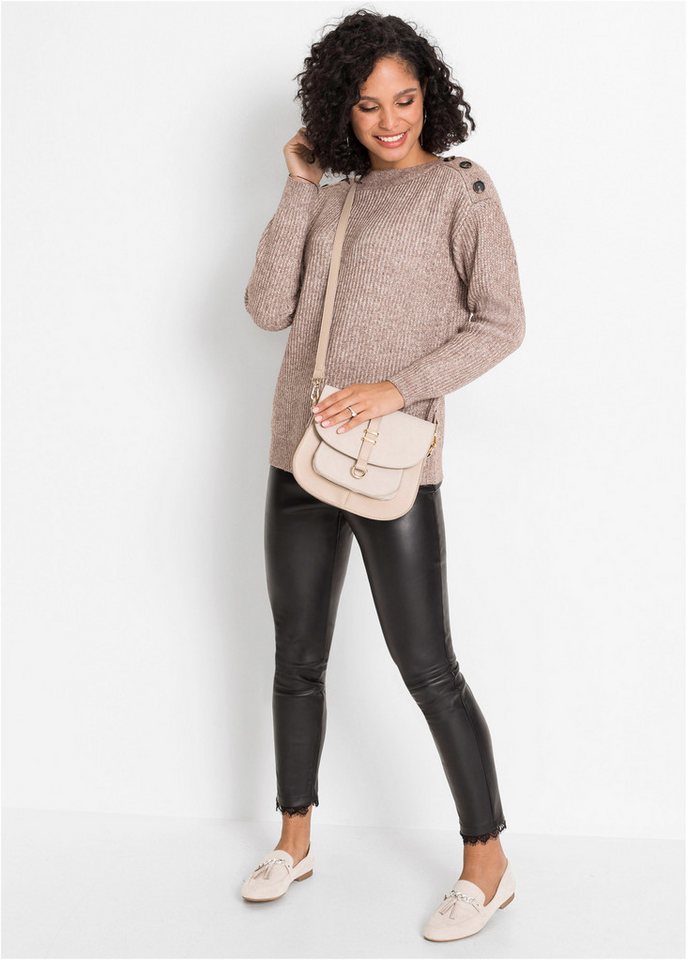 bonprix Strickpullover in Melange-Optik, leicht überschnittene Schultern mit Knopfverzierung – Bild 5 von 5