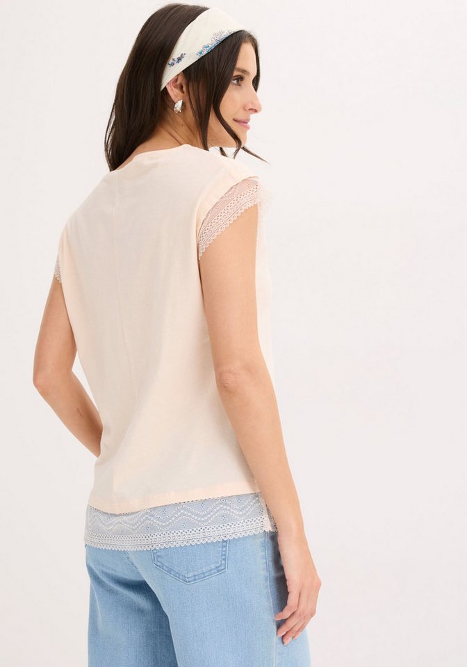 bonprix T-Shirt bequeme Passform, überschnittene Schultern, mit Spitzendetails – Bild 2 von 5