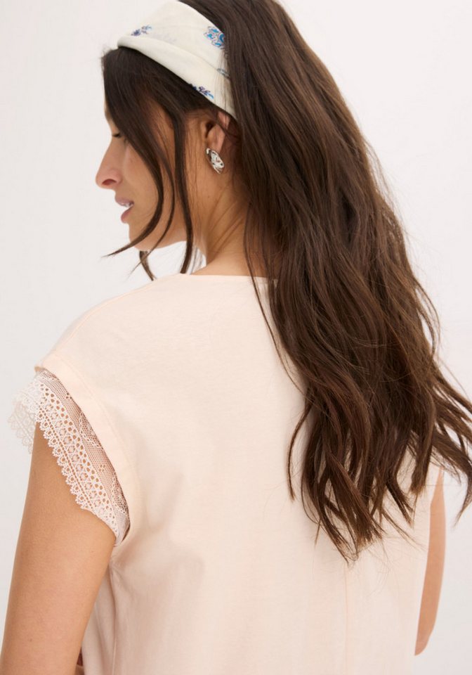 bonprix T-Shirt bequeme Passform, überschnittene Schultern, mit Spitzendetails – Bild 5 von 5