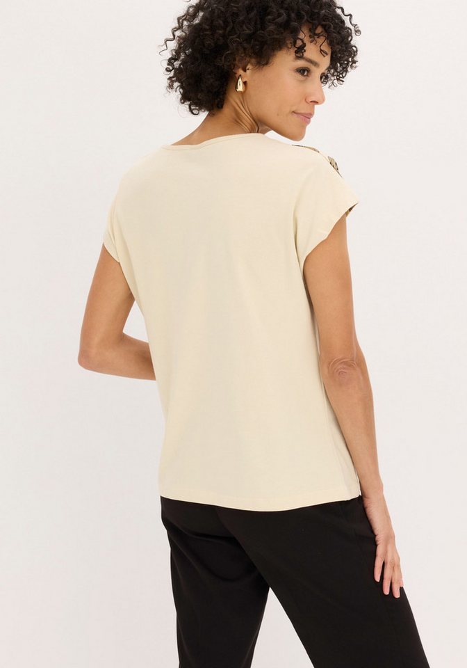 bonprix T-Shirt bequeme Passform, überschnittene Schultern, mit Blütenprint – Bild 2 von 5