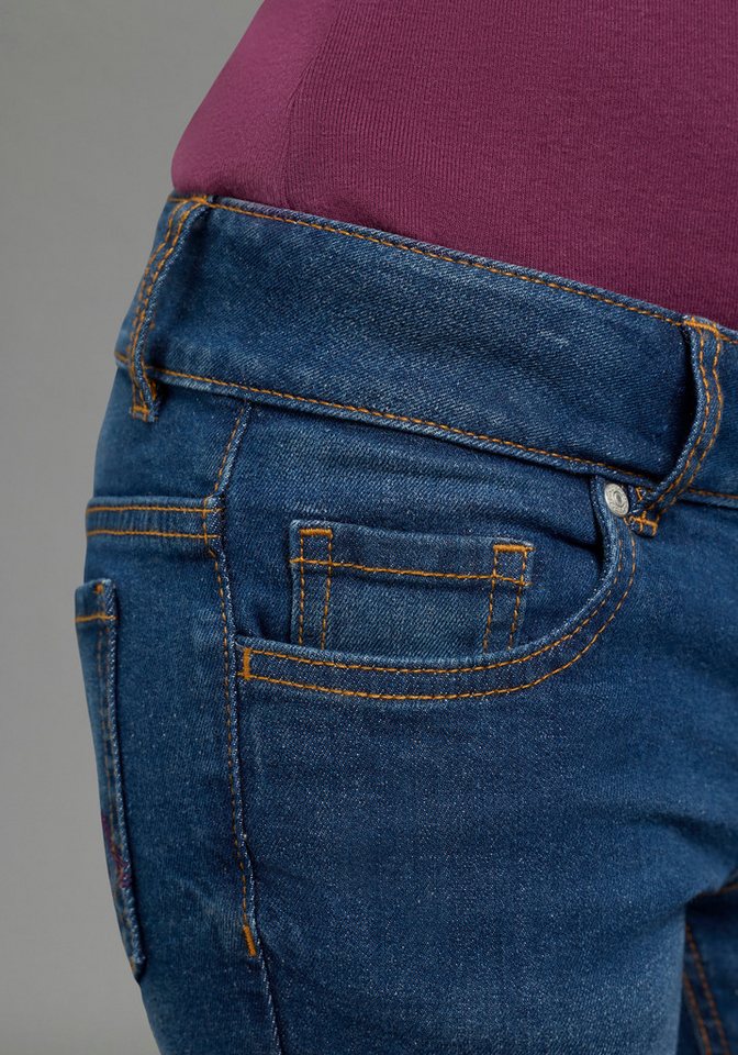 KangaROOS Bootcut-Jeans Stretchjeans von KangaROOS in Boot Cut Form, mit Po-Ziernähten Modische Jeans mit Ziernähten auf Po-Tasche, in authentischer Waschung – Bild 3 von 5
