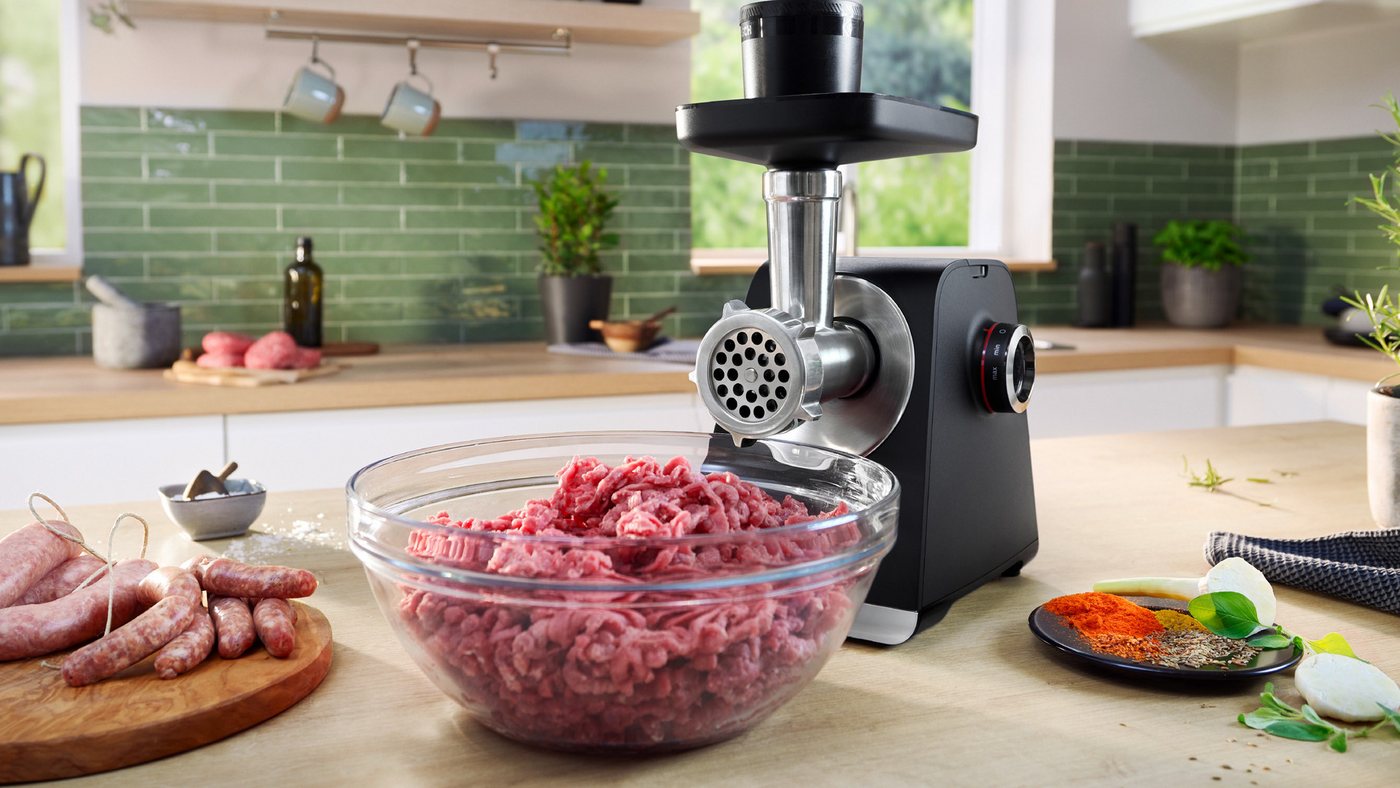 BOSCH Fleischwolf Serie 6 MFWS660B, 3,5kg/Min., Raspel, 2 Lochscheiben (3&8mm), schwarz, 500 W, Fruchtpresse, 2 Stufen, 10 J Motorgarantie, Planetengetriebe – Bild 2 von 5