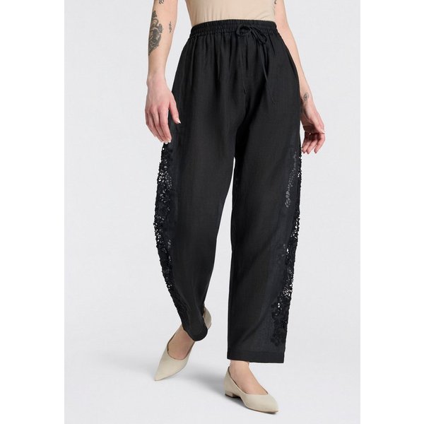 BOSS ORANGE Schlupfhose Trika Premium Damenmode mit dekorativer Lochstickerei, Barrel Shape