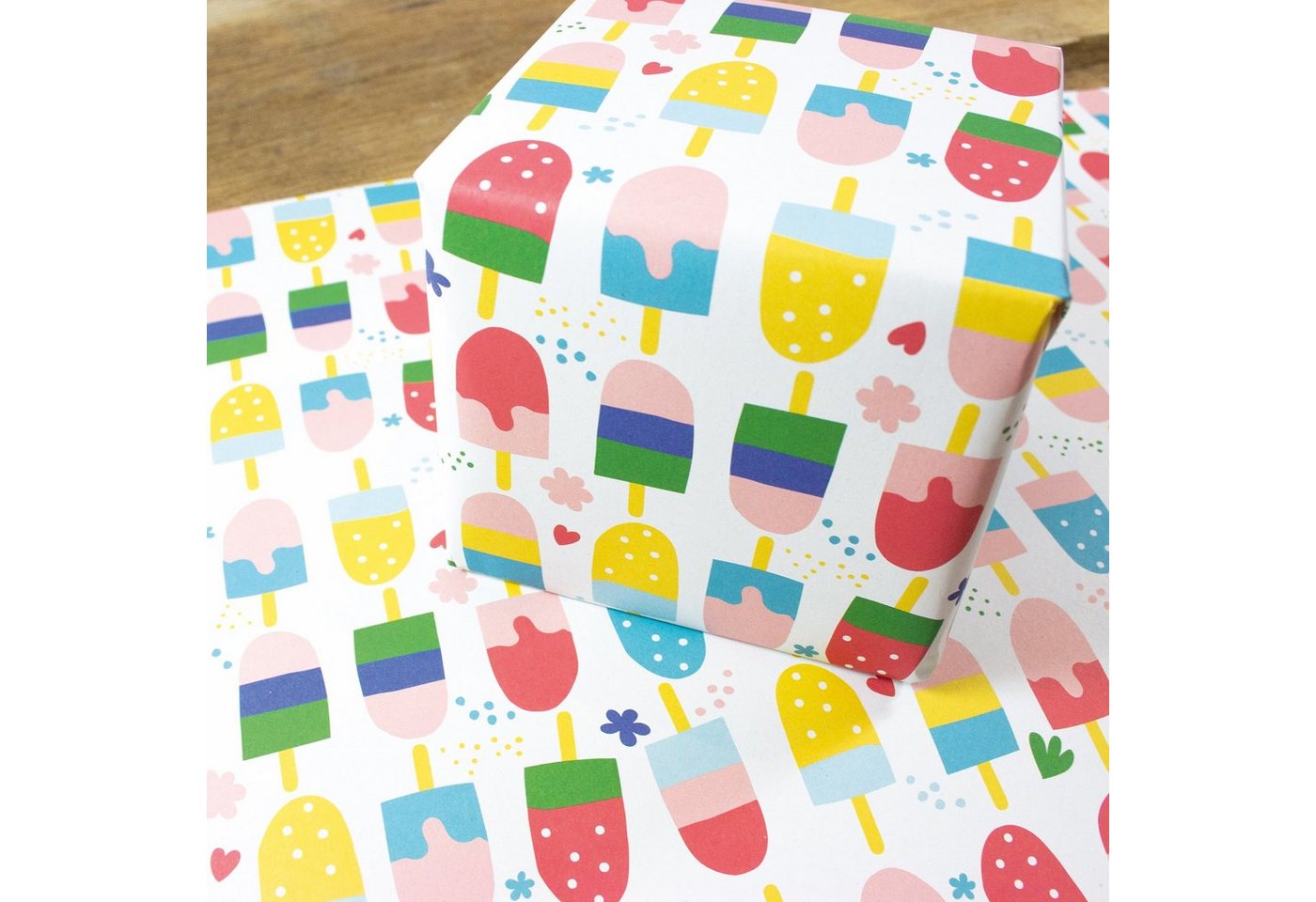 Bow & Hummingbird Geschenkpapier Geschenkpapier Ice Cream, 100 % Recyclingpapier – Bild 2 von 3