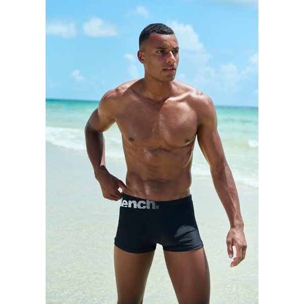 Bench. Boxer-Badehose mit Bench-Schriftzug
